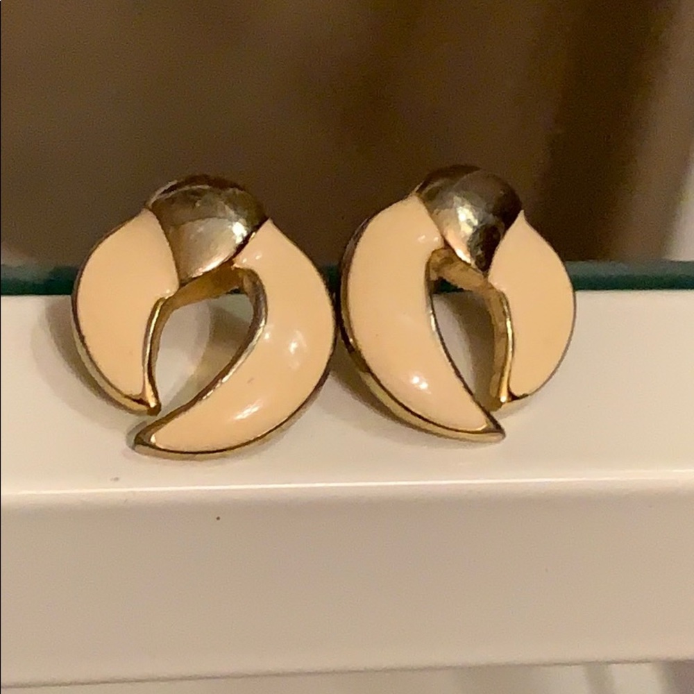 Earring studs